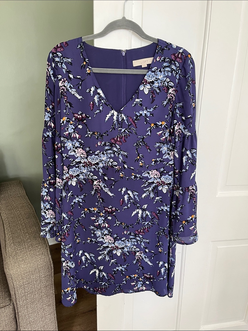 LOFT size 4 purple floral dress V-neck